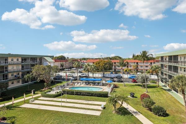 Hampton Gardens, 804 SE 7th St #402, Deerfield Beach, Florida 33441, image 2