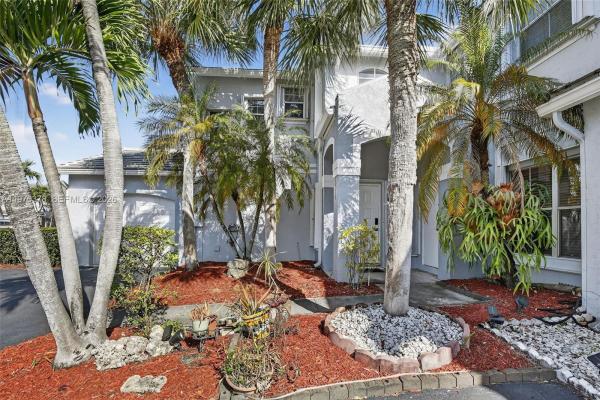 Les Chateaux, 4700 Grapevine Way, Davie, Florida 33331, image 3