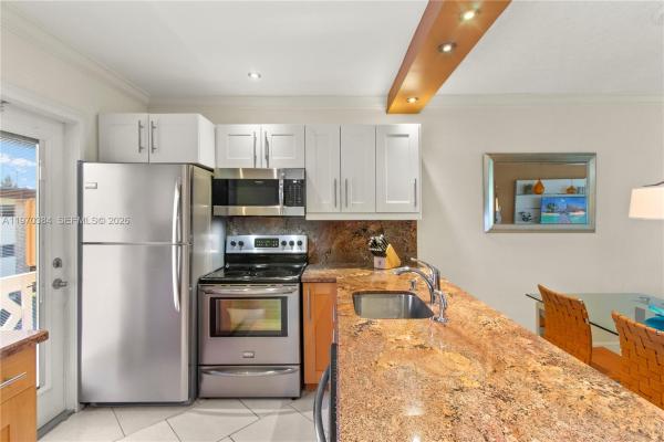 Kahlua Gardens, 5121 W Oakland Park Blvd #304, Lauderdale Lakes, Florida 33313, image 2