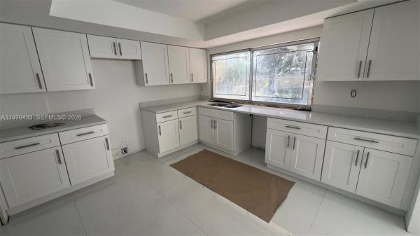 Sky Lake, 1980 NE 185th Ter, North Miami Beach, Florida 33179, image 3
