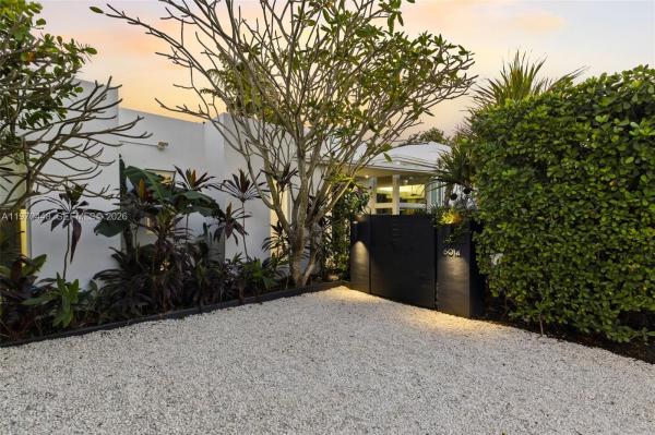 6014 SW 22nd St, Unincorporated Dade County, Florida 33155, image 1