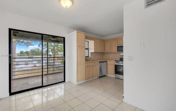 Sherwood Village, 5894 Longbow Ln #6, West Palm Beach, Florida 33415, image 3