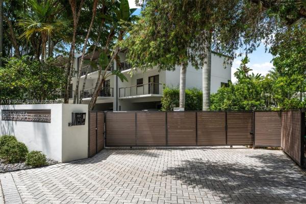 Bellavista, 3560 W Fairview St, Miami, Florida 33133, image 1