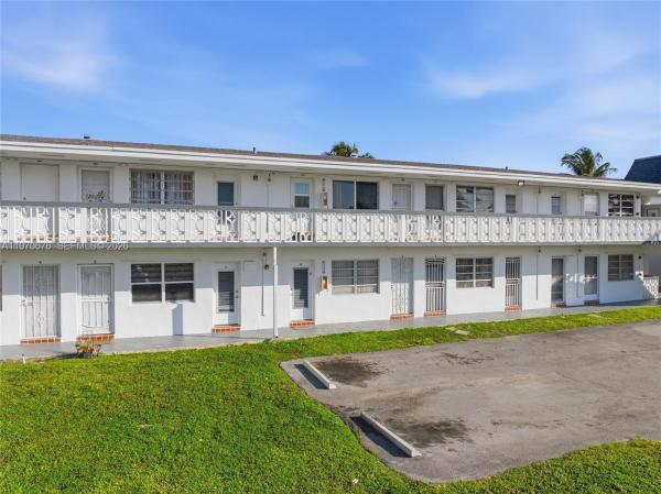 Romont Gardens Andover, 15 NW 204th St #30, Miami Gardens, Florida 33169, image 1