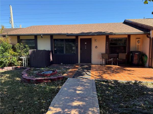 San Sebastian Townhouses, 4445 SW 136th Pl, Kendale Lakes, Florida 33175, image 3