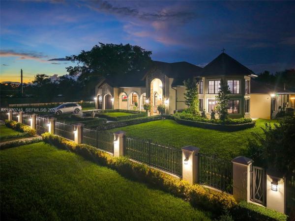 9815 SW 114th St, Unincorporated Dade County, Florida 33176, image 1