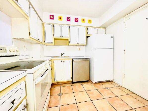 Lincoln Palace, 1658 Bay Rd #203, Miami Beach, Florida 33139, image 2
