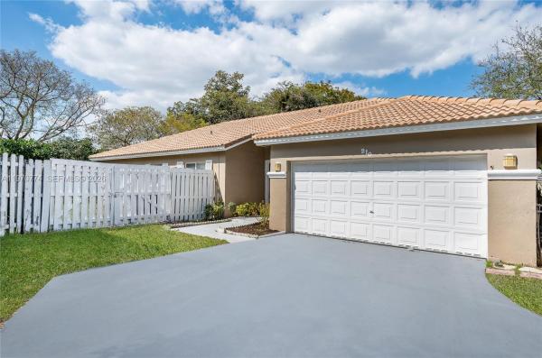 Gardenlake, 210 SW 98th Ter, Pembroke Pines, Florida 33025, image 2