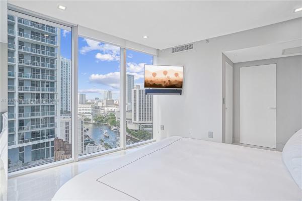 Icon Brickell Tower 1, 475 Brickell Ave #1913, Miami, Florida 33131, image 1