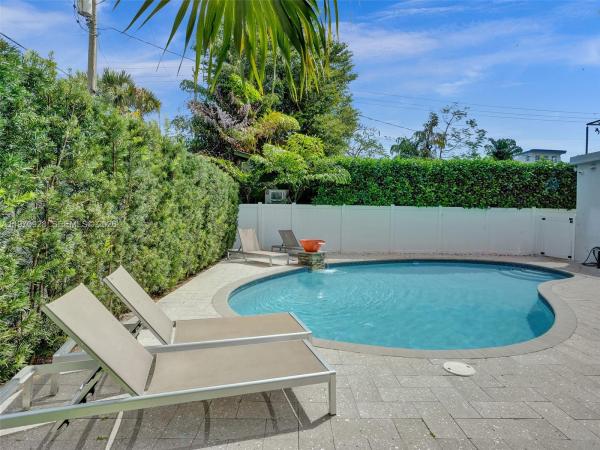 Croissant Park, 417 SW 15th St, Fort Lauderdale, Florida 33315, image 1