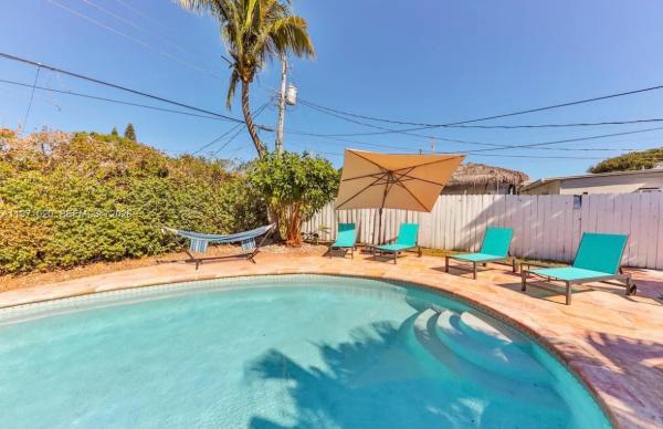 Unincorporated Dade County, Florida 33180, image 1