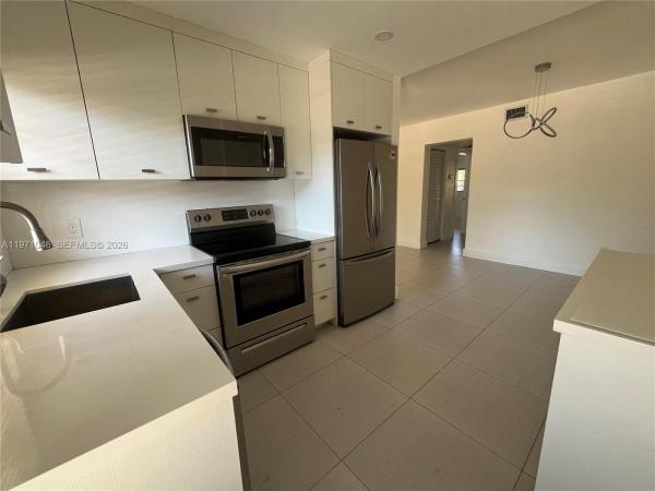 Sutton House, 11855 NE 19th Dr #20, North Miami, Florida 33181, image 1