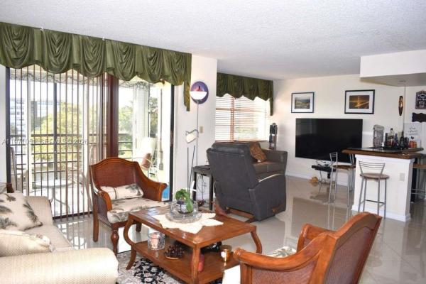 The Banyan, 1300 Saint Charles Pl #617, Pembroke Pines, Florida 33026, image 1