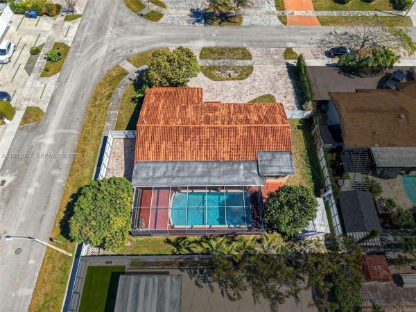 1630 SW 98th Ct, Unincorporated Dade County, Florida 33165, image 1