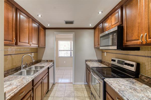 Plantation Forest, 7401 NW 16th St #408, Plantation, Florida 33313, image 2