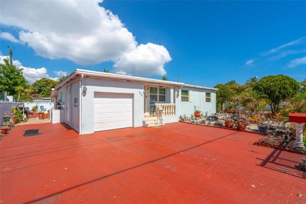 Highview Gardens, 801 Opa Locka Blvd, Golden Glades, Florida 33168, image 2