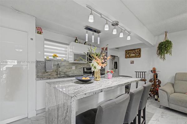 399 NW 72nd Ave #320, Unincorporated Dade County, Florida 33126, image 1