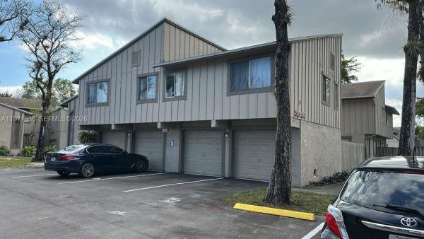 Habitat 2, 5630 NW 21st St #31-C, Lauderhill, Florida 33313, image 1