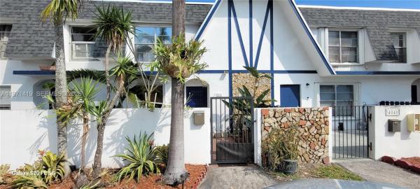 Nova Townhouses, 4036 SW 67th Ter #5, Davie, Florida 33314, image 1