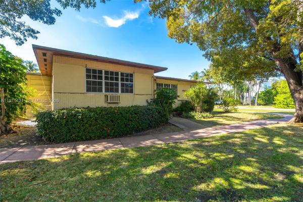 Surprise Lake, 4582 Royal Palm Ave, Miami Beach, Florida 33140, image 2