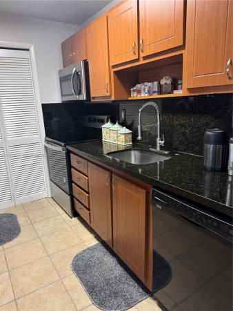 Racquet Club At Bonaventure, 200 Lakeview Dr #313, Weston, Florida 33326, image 1