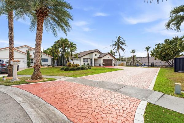 892 NW 136th Pl, Tamiami, Florida 33182, image 2