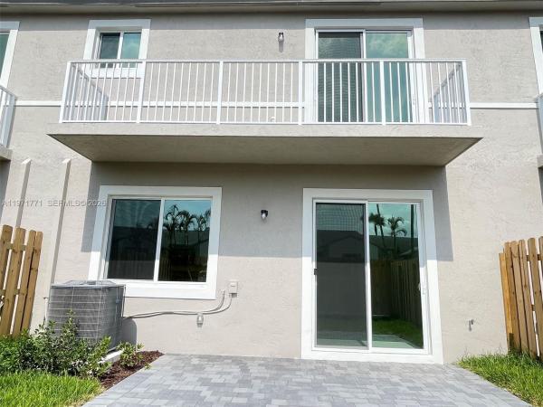 1427 SE 7th Ter, Homestead, Florida 33034, image 2
