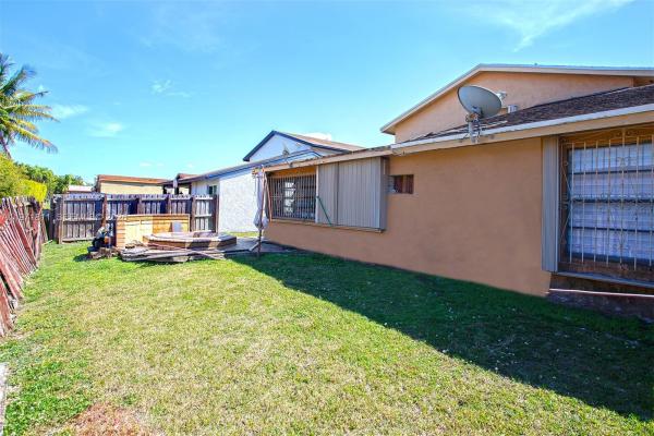 Hacienda Estates, 11535 SW 32nd Ln, University Park, Florida 33165, image 3