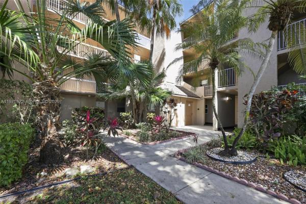 Tangerine Of Pine Island Ridge, 9420 Tangerine Pl #407, Davie, Florida 33324, image 2