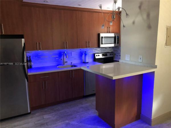 El Sol At Main Street, 4081 N Dixie Hwy #29, Oakland Park, Florida 33334, image 1