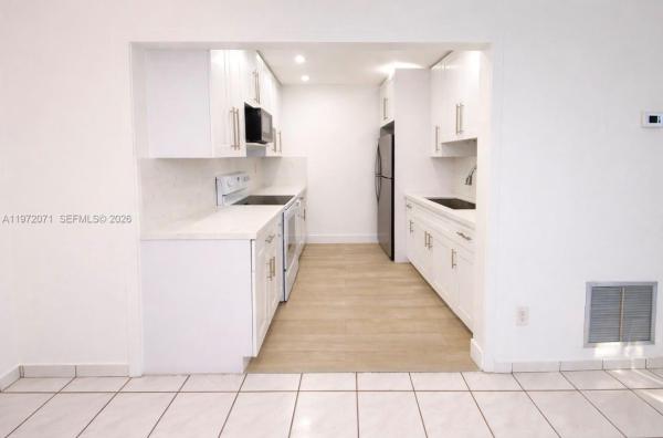 Royale Green, 12924 SW 45th Ter, Kendale Lakes, Florida 33175, image 2