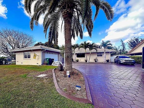 530 SW 136th Pl, Unincorporated Dade County, Florida 33184, image 1