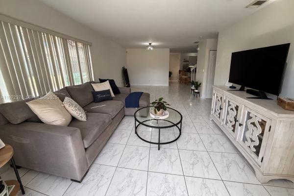 6856 SW 158th Pl, Unincorporated Dade County, Florida 33193, image 1
