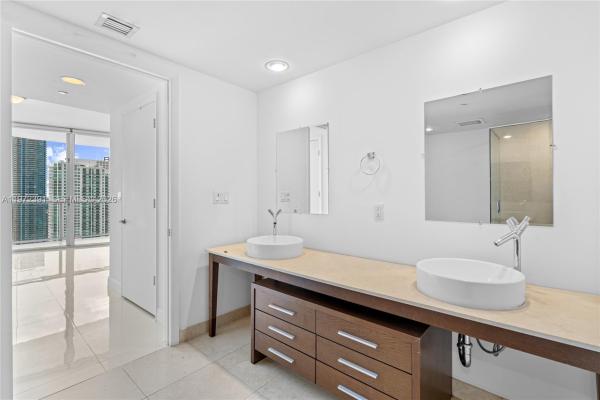 Icon Brickell Tower 2, 495 Brickell Ave #4705, Miami, Florida 33131, image 1