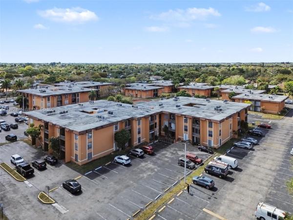 9417 SW 76th St #X36, Unincorporated Dade County, Florida 33173, image 1