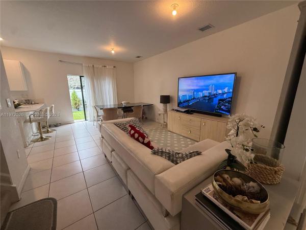 Viewpoint At Vista Lago, 20378 NW 6th Ave, Miami Gardens, Florida 33169, image 2