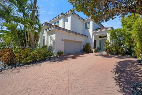 1615 NE 196th St, Unincorporated Dade County, Florida 33179, image 1