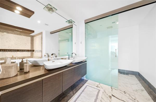 Epic Hotel & Residences, 200 Biscayne Boulevard Way #3811, Miami, Florida 33131, image 3