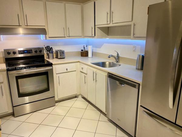 Arlen House East, 100 Bayview Dr #516, Sunny Isles Beach, Florida 33160, image 2