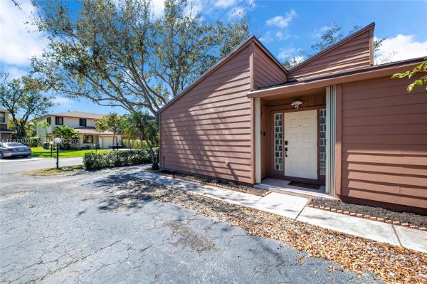 Banyan Lakes, 6185 Live Oak Ct #A, Tamarac, Florida 33319, image 2
