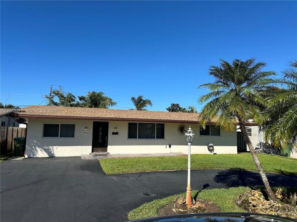 Boulevard Heights, 8811 NW 16th St, Pembroke Pines, Florida 33024, image 1