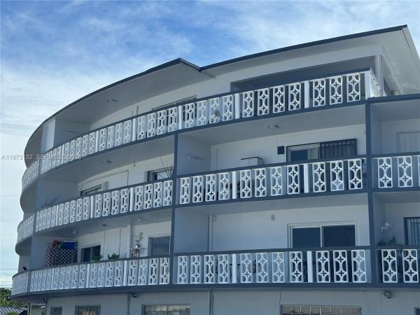 Carolynn Townhouse, 11 SW 52nd Ave #3C, Miami, Florida 33134, image 3