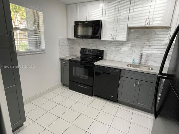 Sands Point, 8390 Sands Point Blvd #107F, Tamarac, Florida 33321, image 2