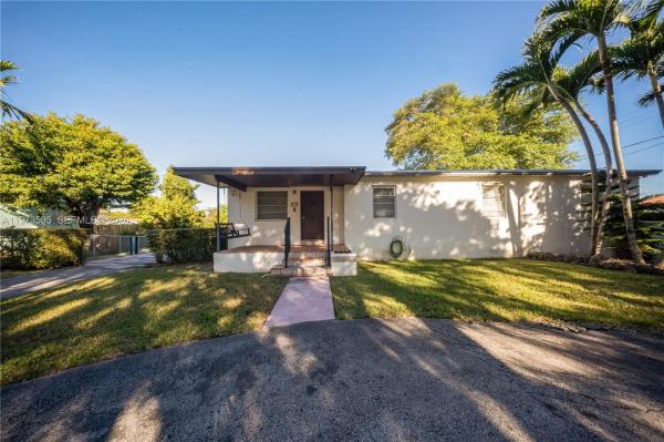 2725 SW 82nd Ave, Unincorporated Dade County, Florida 33155, image 1