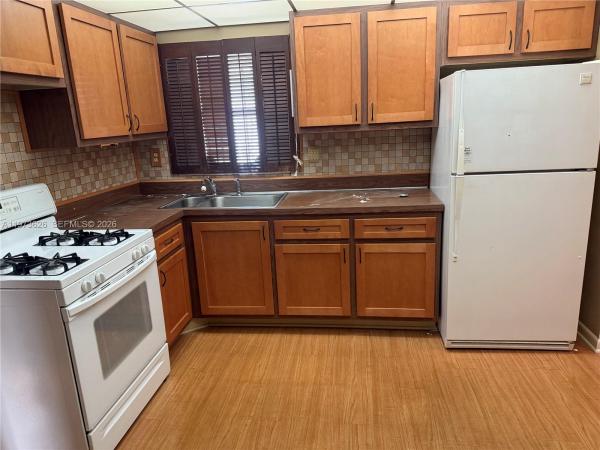 Andover, 100 NE 212th Ter, Miami Gardens, Florida 33179, image 2