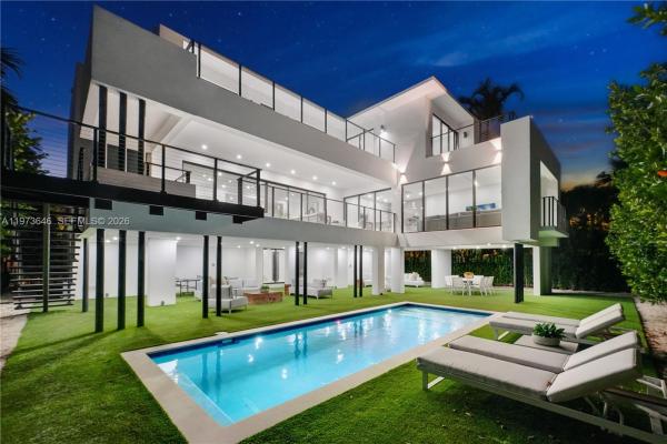 Tropical Isle Homes, 285 Woodcrest Rd, Key Biscayne, Florida 33149, image 2