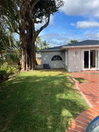 Moorea Heights, 550 NE 174th St, North Miami Beach, Florida 33162, image 3