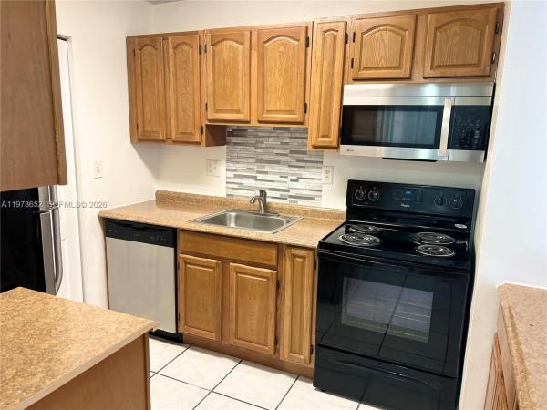 Carmel Lakes, 20761 NE 4th Pl #104, Ives Estates, Florida 33179, image 2