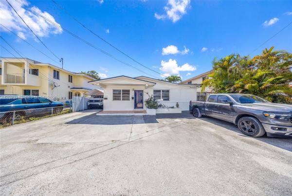 Twelfth Street Manors, 3532 NW 4th Ter, Miami, Florida 33125, image 1