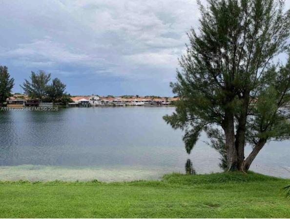 Lago Grande, 2540 W 67th Pl #202-28, Hialeah, Florida 33016, image 2